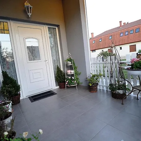 Vintage Lelle דירה בלטונללה