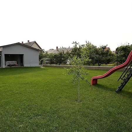 Vintage Lelle דירה